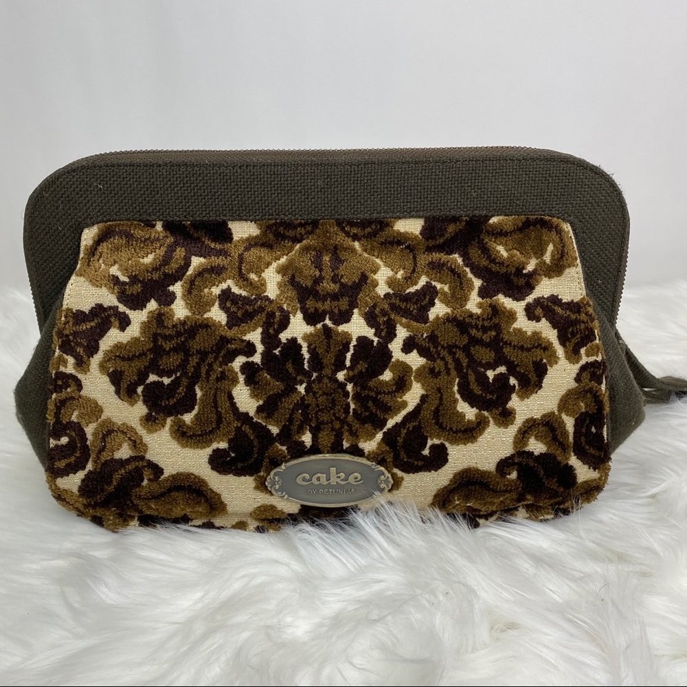 Cake by Petunia Pickle Bottom Diaper Bag Clutch